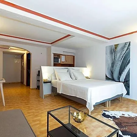 Aparthotel Unique 3*